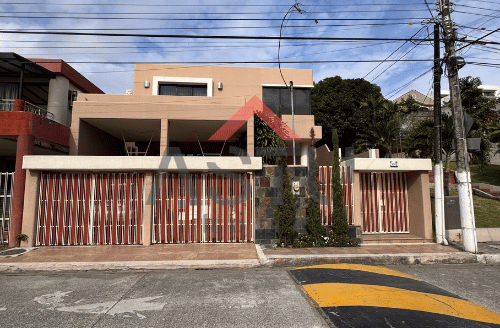 Se Vende Propiedad Esquinera en Urb. Ceibos Norte