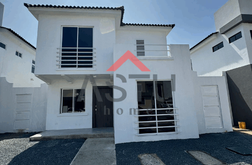 Se Vende Casa de Estreno en  Urb Porton del Río  Av. León Febres Cordero