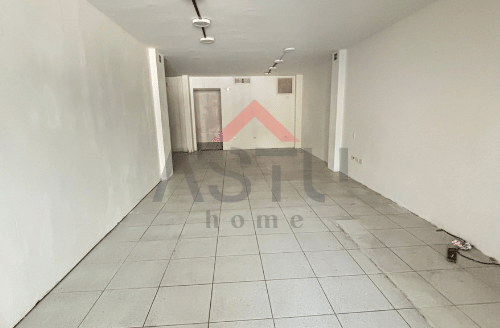 Se alquila Local Comercial Frente al parque de Urdesa