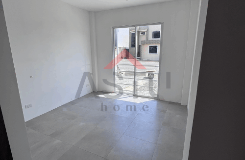 Se Vende Casa de Estreno en  Urb Porton del Río  Av. León Febres Cordero