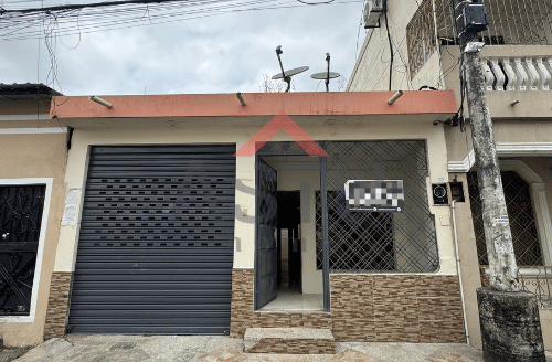 Se vende en Orquídeas  Herradura Cerrada, ubicada frente al Taurus