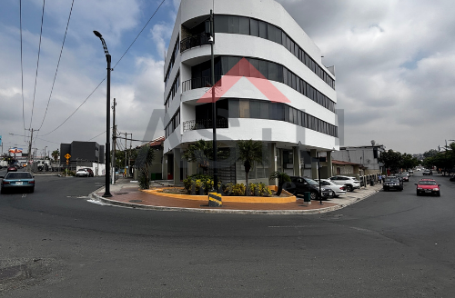 Se Alquila local comercial en  Sector Miraflores
