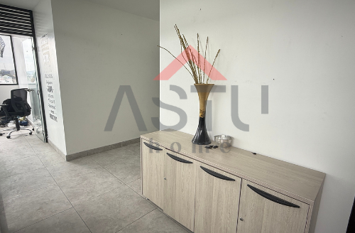 Se Alquila Oficina  Semi amoblado Sector Miraflores