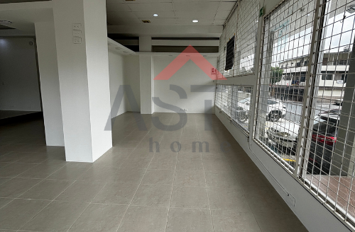Se Alquila local comercial en  Sector Miraflores